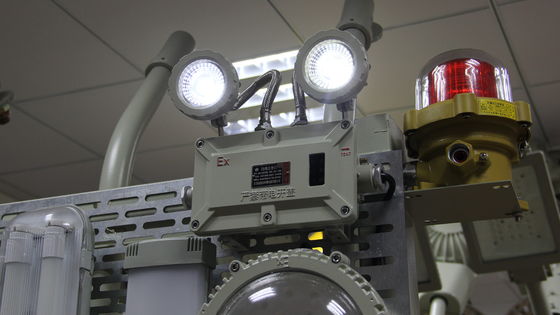ATEX EAC CNEX IP67 รับรองชั้น 1 Div 2 ไฟฉุกเฉินสําหรับสภาพแวดล้อมอันตราย 90-300VAC ความดัน 24/36VDC