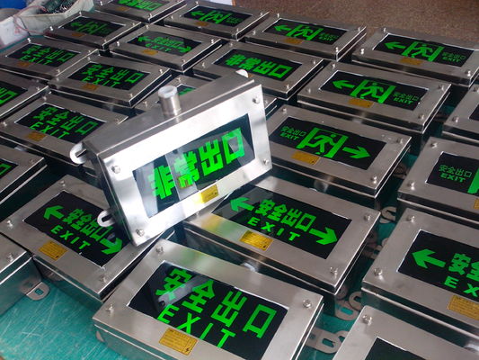 ป้ายทางออก LED ฉุกเฉิน IP66 ระดับอุตสาหกรรม 180 นาที สำหรับสภาพแวดล้อมที่เป็นอันตราย พร้อมฟังก์ชันไฟฉุกเฉิน