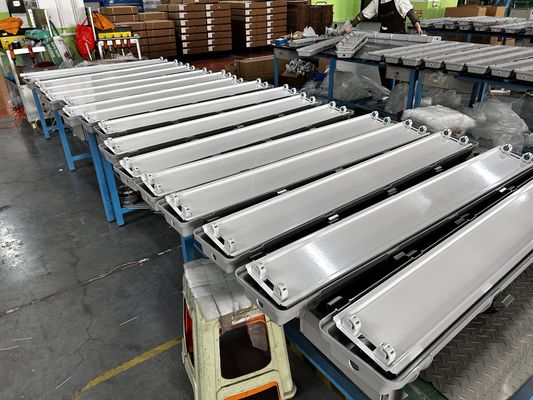 แสงไฟ LED แบบเส้นสําหรับสถานที่อันตราย ATEX CE IP66 เรต 10W 18W 36W แสงไฟที่สามารถเปลี่ยนได้