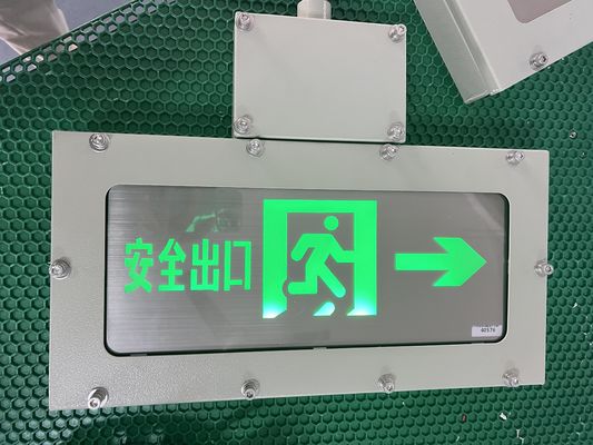 ไฟฉุกเฉินทางออกฉุกเฉินแบบป้องกันการระเบิดอะลูมิเนียมความแข็งแรงสูง อายุการใช้งานยาวนาน 50000 ชั่วโมง พร้อมแบตเตอรี่แบบชาร์จไฟได้