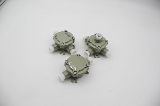 กล่องที่กําหนดเอง IP66 กันน้ํา ATEX กล่องแยก กล่องกันไฟ พลังงาน 220V / 380V กล่องแยกอลูมิเนียมเหล็ก