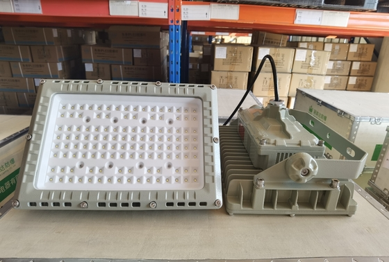 150w Ip66 และ 130lumen / Watt โคมไฟ LED กันระเบิดสําหรับโซน 1,2 และโซน 2122