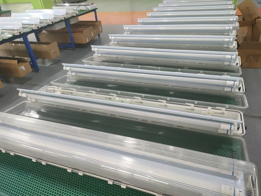Ip66 กันน้ํา Atex LED กันระเบิด Tube Light Fixture วัสดุ GRP แสงหลอดสว่างสําหรับบรรยากาศระเบิด